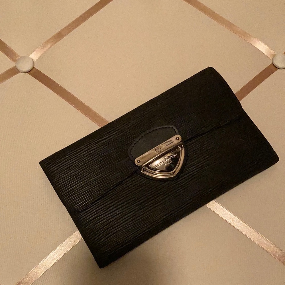 Women’s Genuine Louis Vuitton black leather wallet